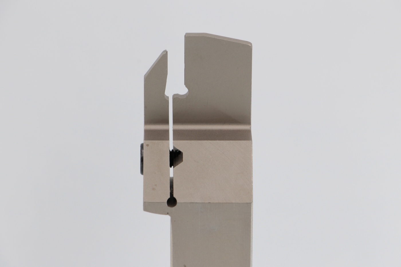 MGEHR2525-4T30Эквивалент